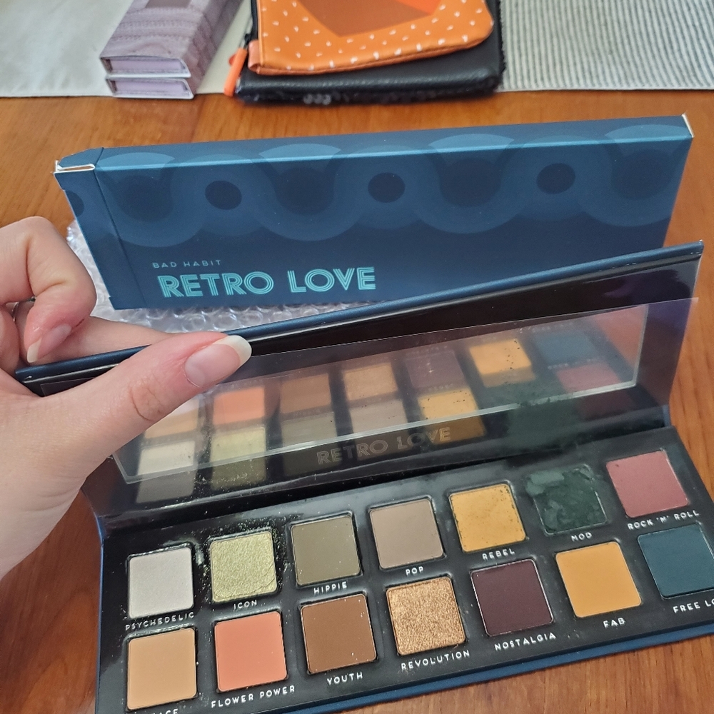 Bad habit retro love eyeshadow palette